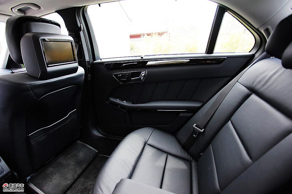 2010款奔驰E300L时尚型尊贵版_奔驰E级座椅