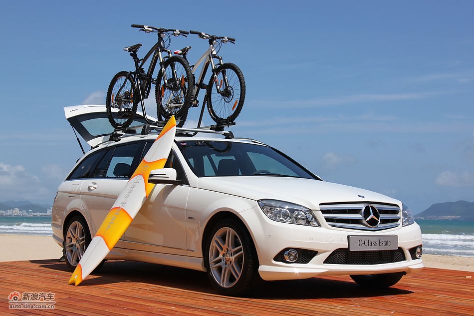 奔驰C200CGI旅行版外观