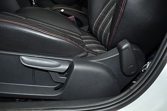 2012款POLO 1.4TSI GTI极地白