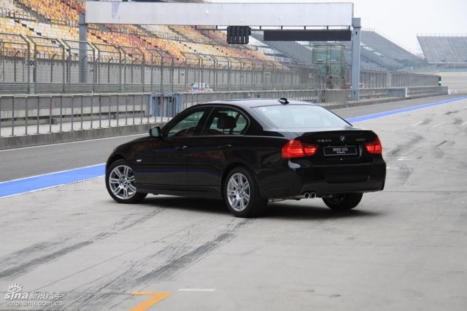 BMW 325i M运动型外观实拍图_宝马3系外观图