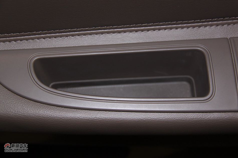 2011款别克GL8商务车到店实拍_别克GL8图片