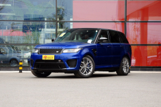 新浪汽车抢先实拍2015款揽胜运动版SVR