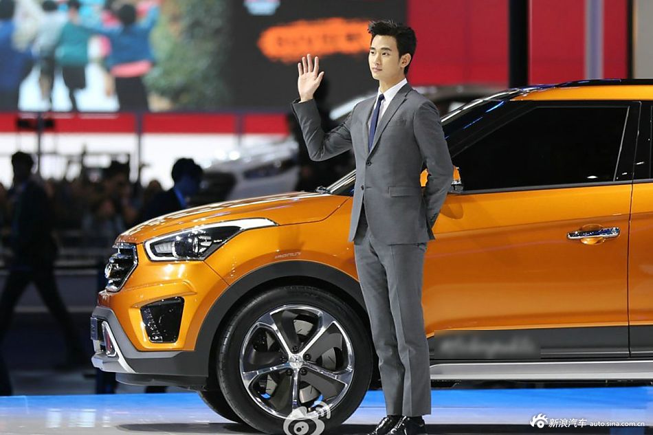 贝克汉姆PK金秀贤 东西方男神对决_4010632