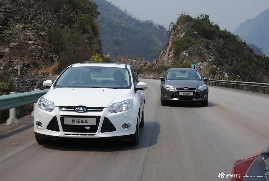 2012款福克斯三厢动态_福克斯图片14826348