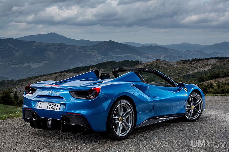 跃马蓝天 法拉利488 spider