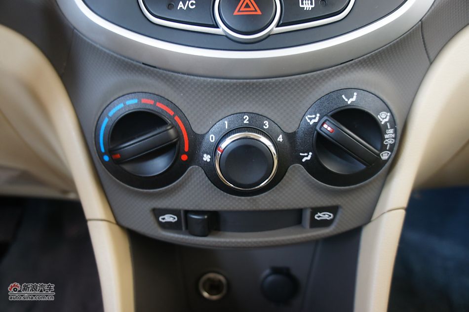 2010款北京现代瑞纳到店实拍_瑞纳图片9296