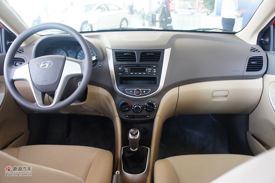 2010款北京现代瑞纳到店实拍_瑞纳内饰图片9