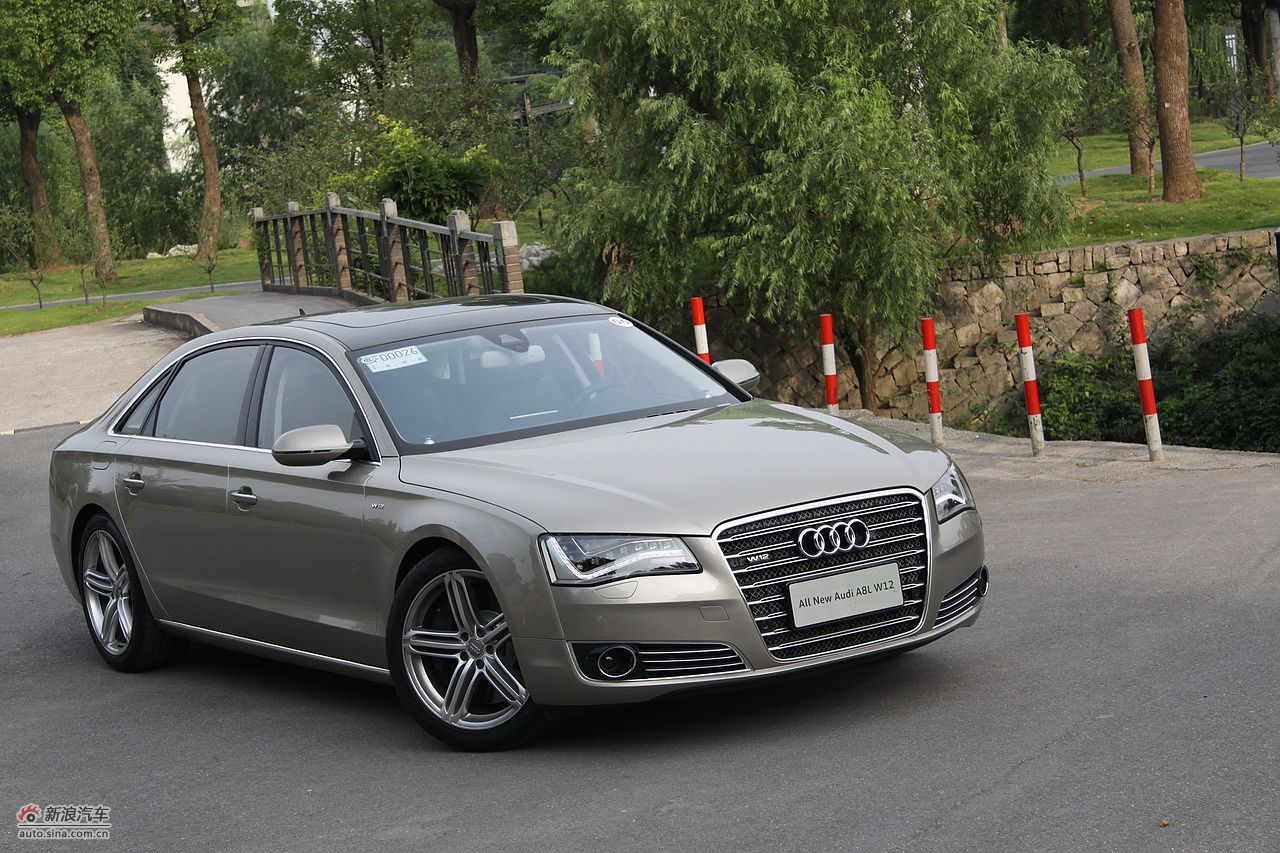 新浪汽车体验试驾奥迪a8l