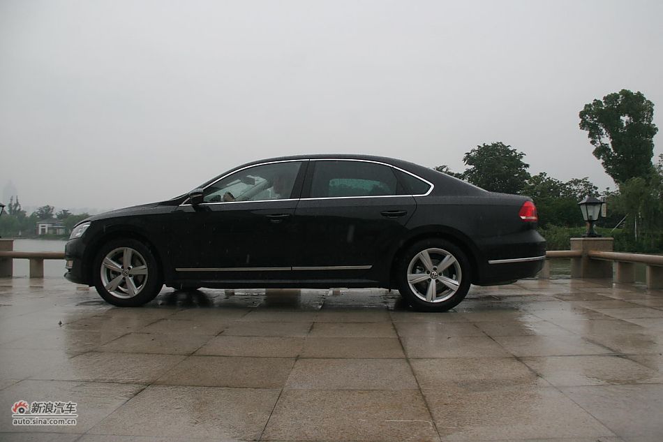 2011款新帕萨特2.0T御尊版外观_帕萨特外观图