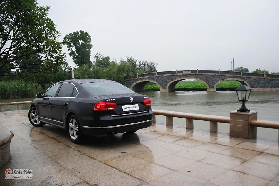2011款新帕萨特2.0t御尊版外观