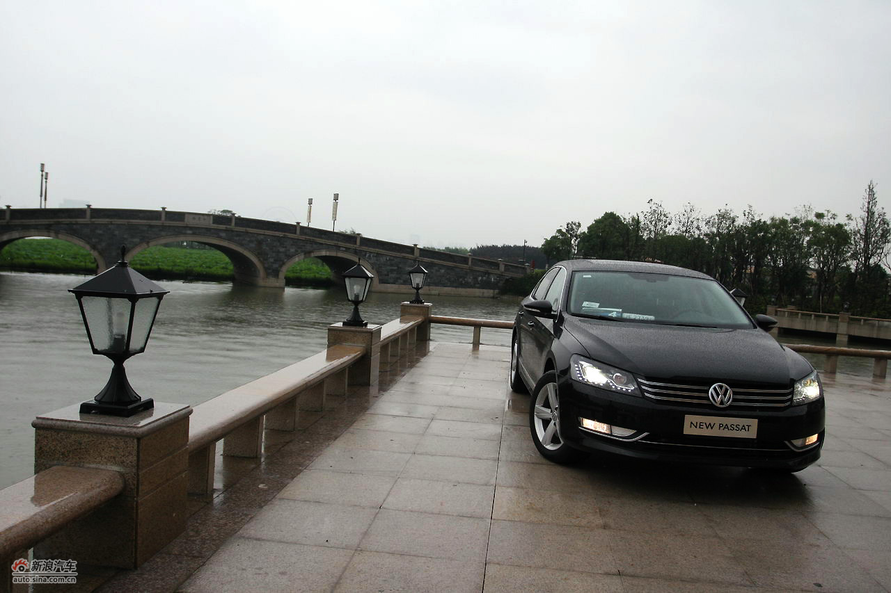 2011款新帕萨特2.0t御尊版外观