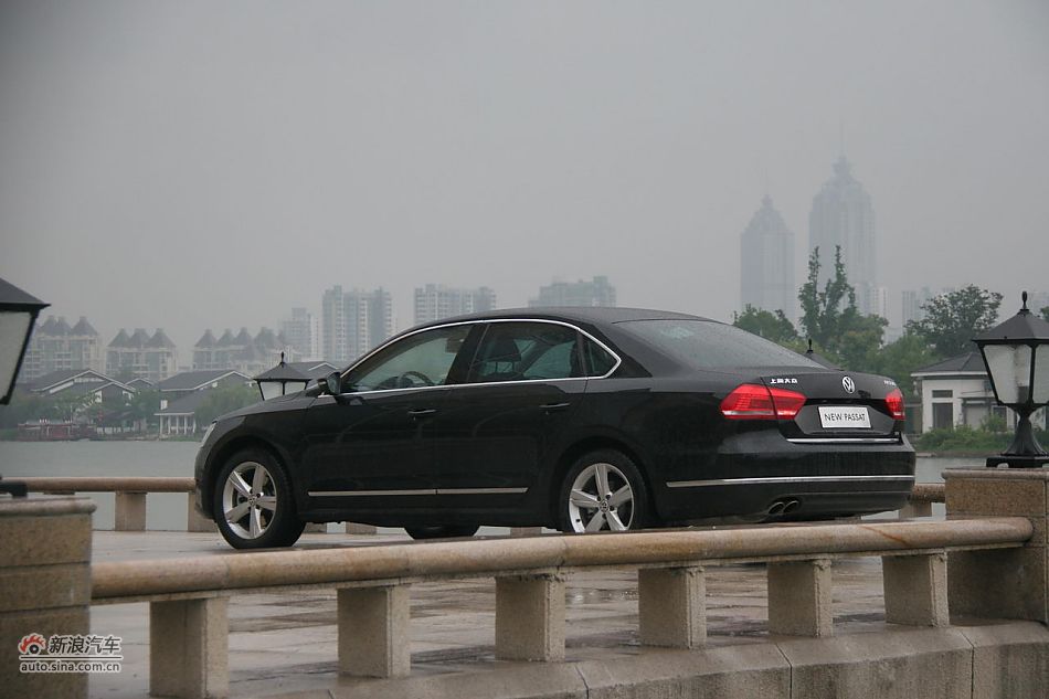 2011款新帕萨特2.0T御尊版外观_帕萨特外观图