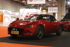 “魂动红”马自达传奇小跑车