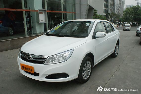 比亚迪速锐现金优惠4000元 现车充足