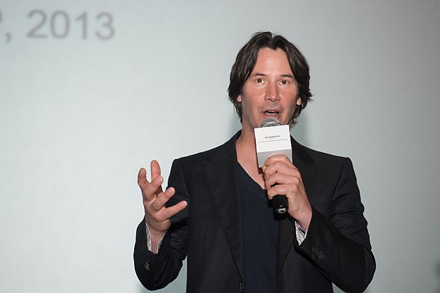 基努里维斯亮相大众跑车《极速无间》首映式