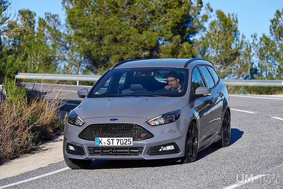 B格速成 福克斯ST旅行版