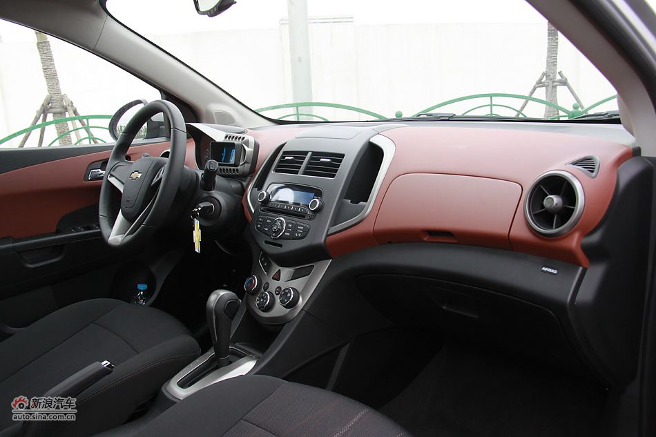 雪佛兰爱唯欧内饰功能实拍图_爱唯欧内饰图片