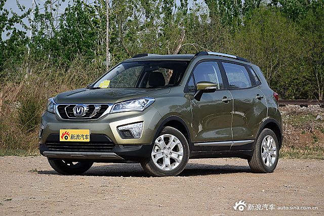 新车展厅：到店实拍新款长安CS15