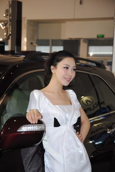 2010鄂尔多斯车展美女图