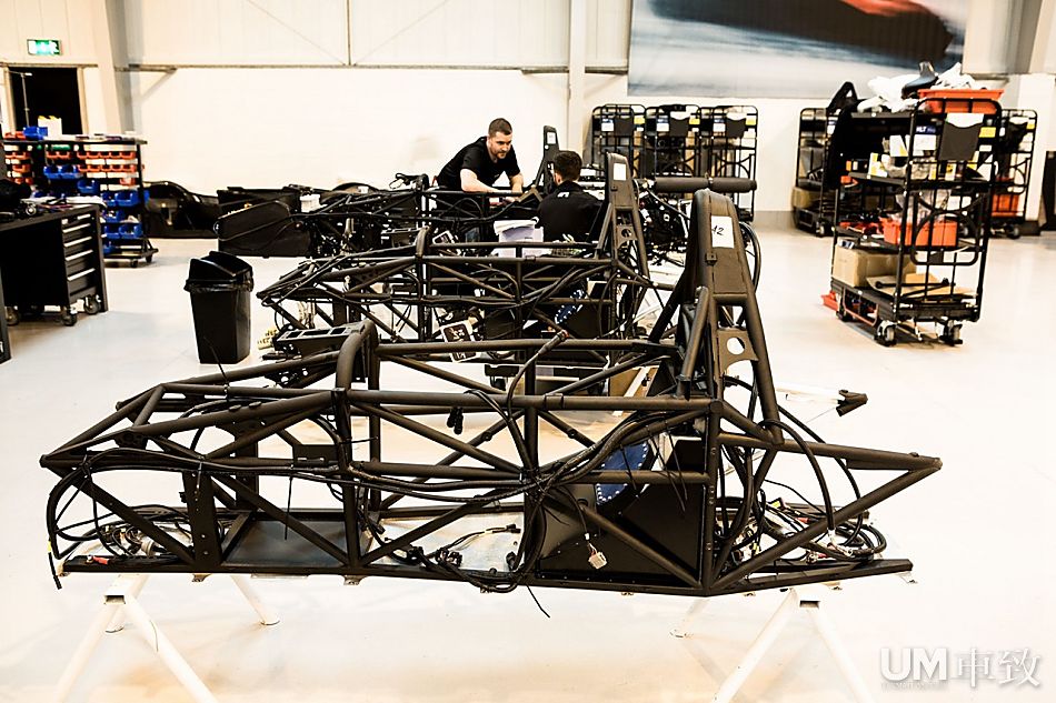 宽敞座舱 BAC MONO舒适升级