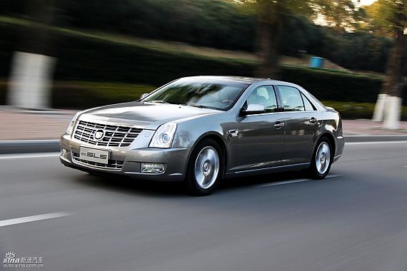 对比凯迪拉克SLS赛威2.0TVS奔驰E300L