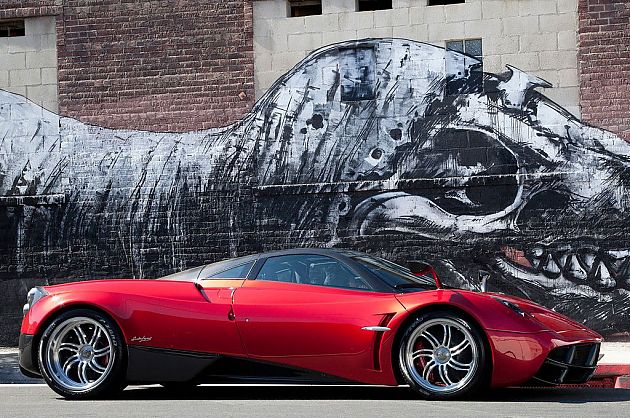 售价200万欧元 第一部Huayra开卖