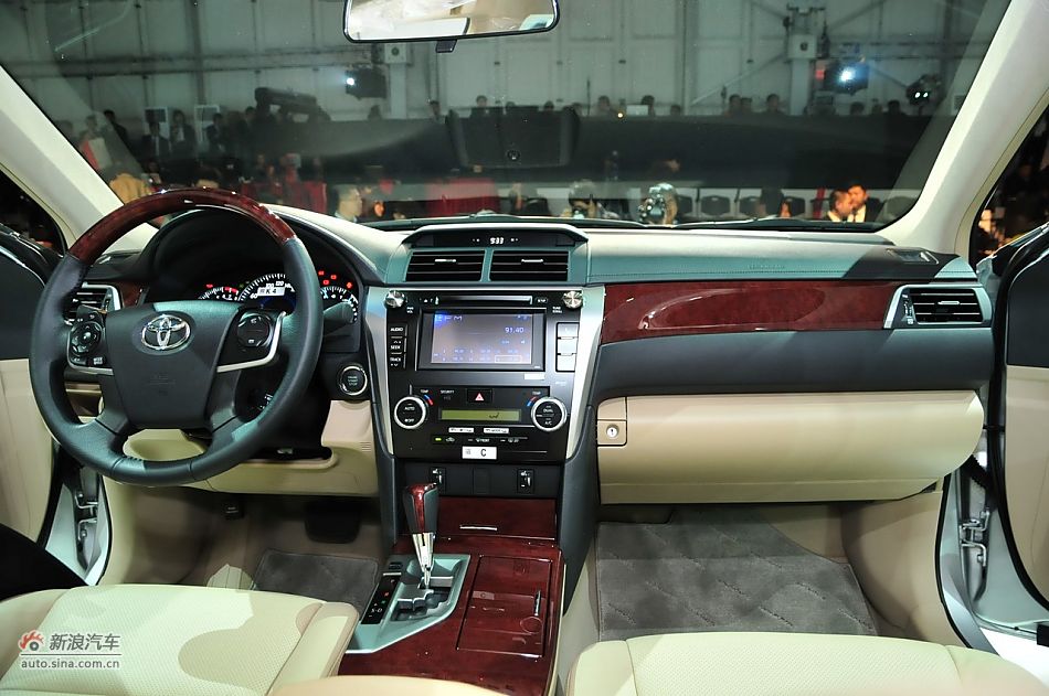 第七代凯美瑞新车实拍