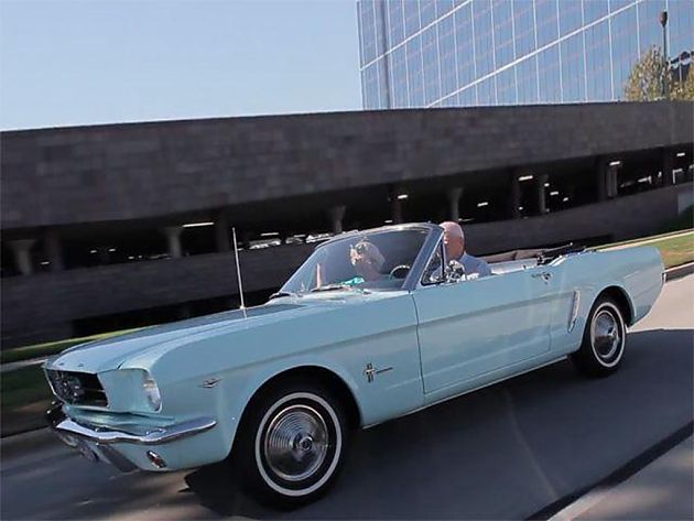 致经典：首部售出的福特Mustang