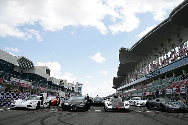 第一届鄂尔多斯北方赛道嘉年华激情上演