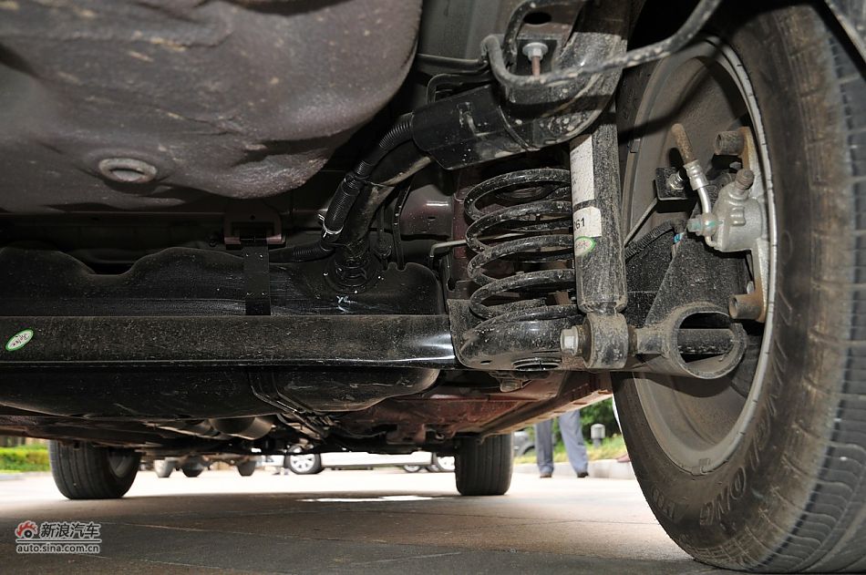 2011款宝骏630_宝骏630引擎底盘图片839749