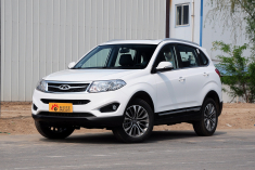 新浪汽车抢先实拍2015款瑞虎5 1.5T