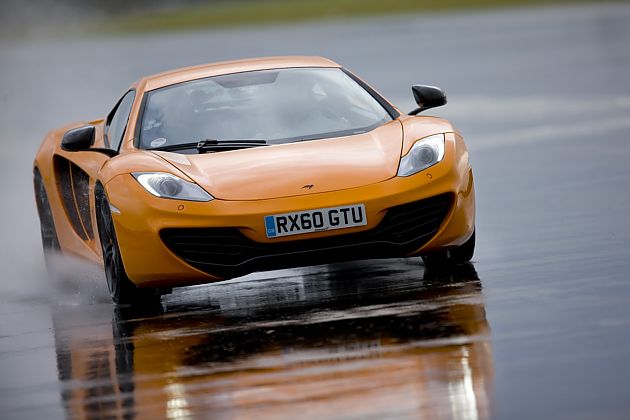 雨天试驾McLaren MP4-12C