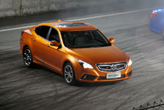 绅宝D60与BJ40拓疆版上市现场