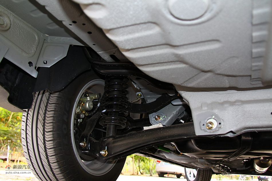 奇瑞E5 1.8L CVT发动机与底盘_E5引擎底盘图