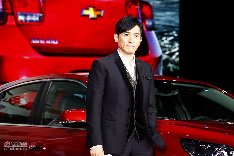 梁朝伟现身雪佛兰迈锐宝发布会现场