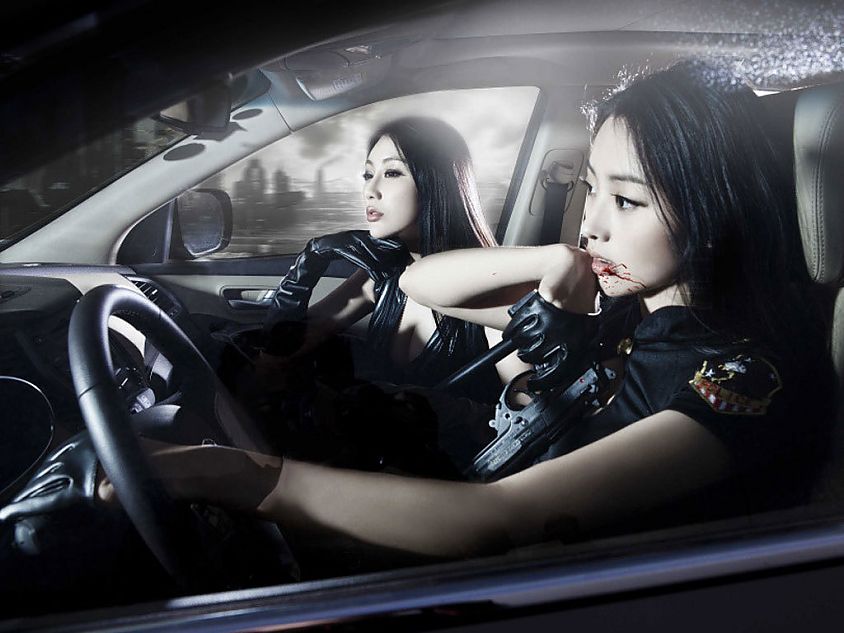 比基尼美女上演速度与激情