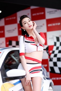性感与优雅的碰撞 北京车展必看车模100张