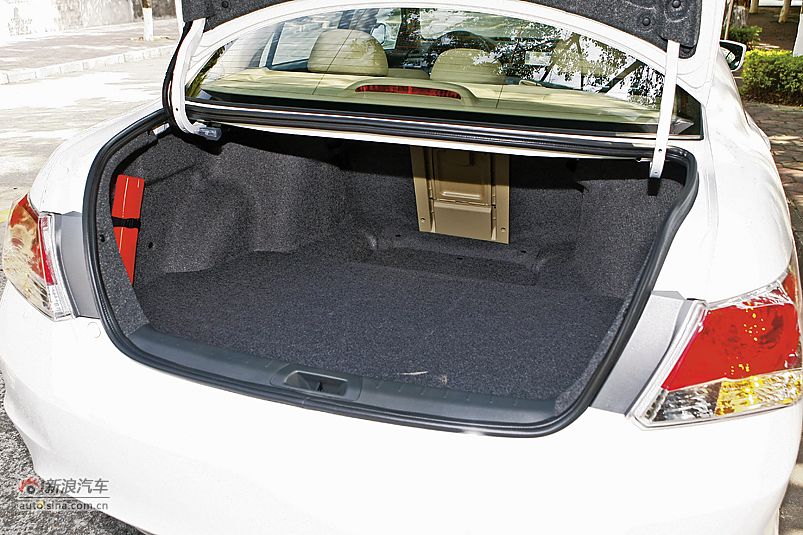2011款雅阁后备箱_雅阁官方图图片4107971_