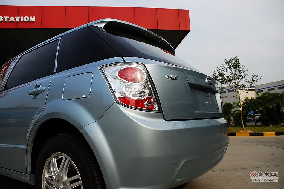 比亚迪E6纯电动车外观实拍_比亚迪e6细节图片