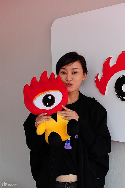 著名影星赵子琪光临新浪汽车展台_282233_汽