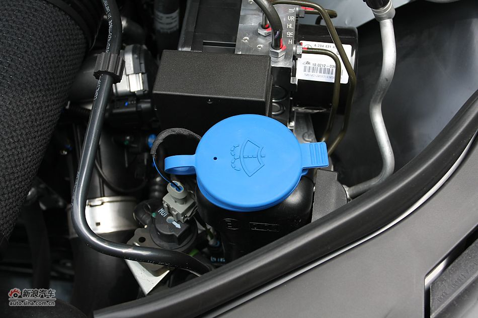 2010款奔驰C200 CGI_奔驰C级引擎底盘图片2