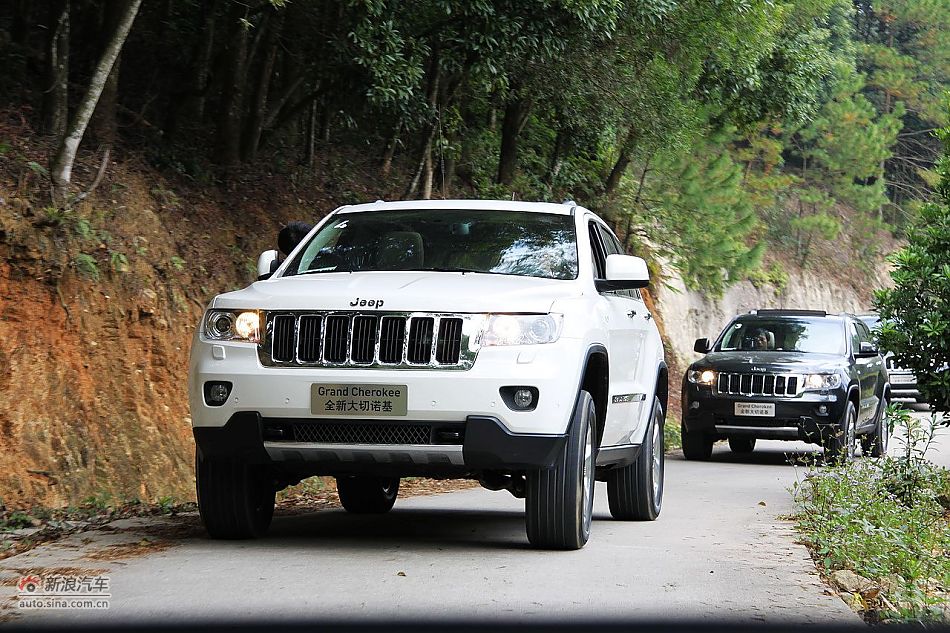 新浪汽车体验试驾全新切诺基-动态_大切诺基图