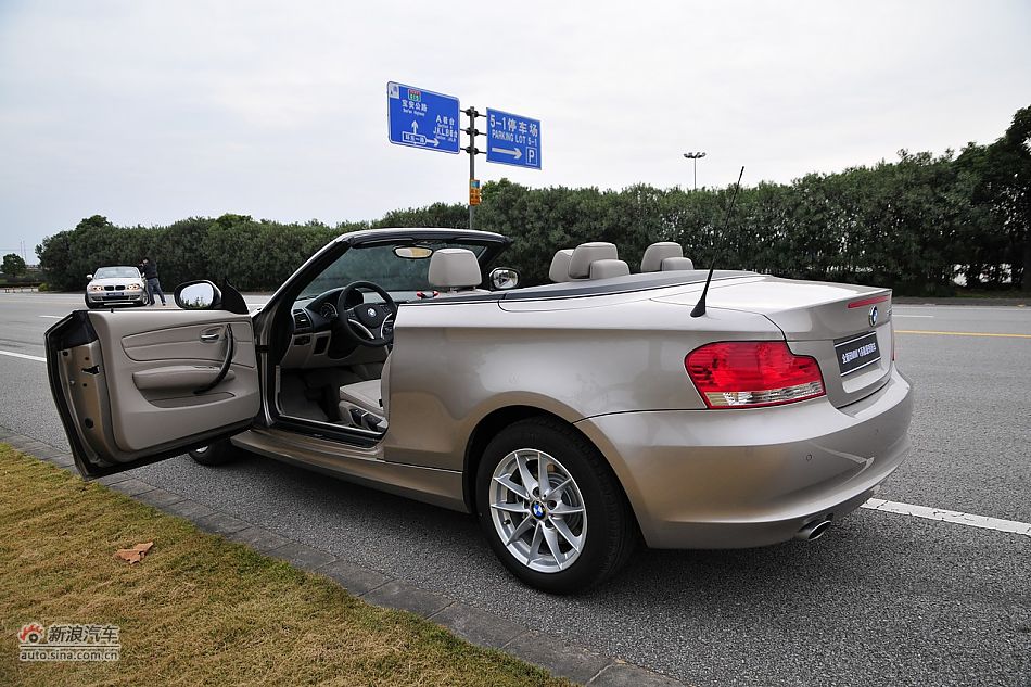 2011款宝马1系敞篷轿跑车