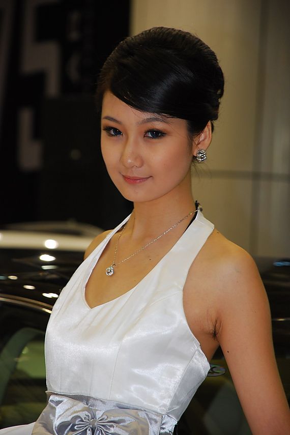 2010大连国际车展美女模特图(2/74)
