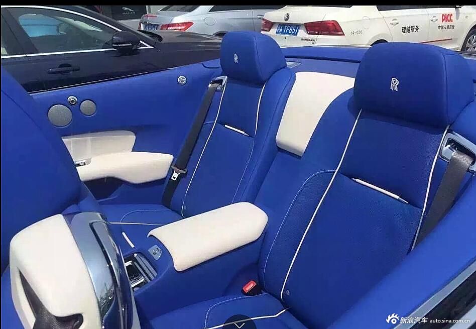 王思聪买千万豪车像买菜 携美女驾车而去