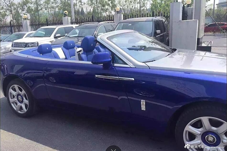 王思聪买千万豪车像买菜 携美女驾车而去