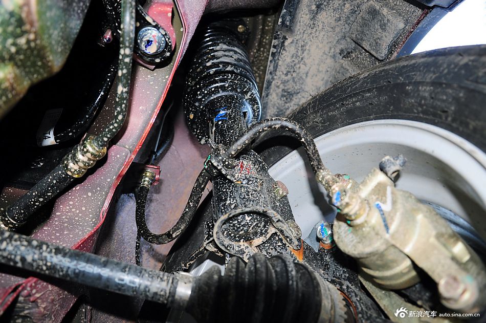 2012款宝骏乐驰实拍_乐驰底盘图片19308078