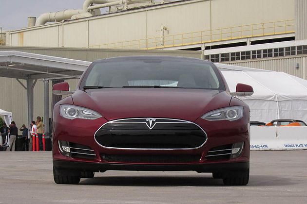 绿色跑车 首台Tesla Model S交付 