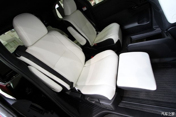 丰田新款普瑞维亚实车图