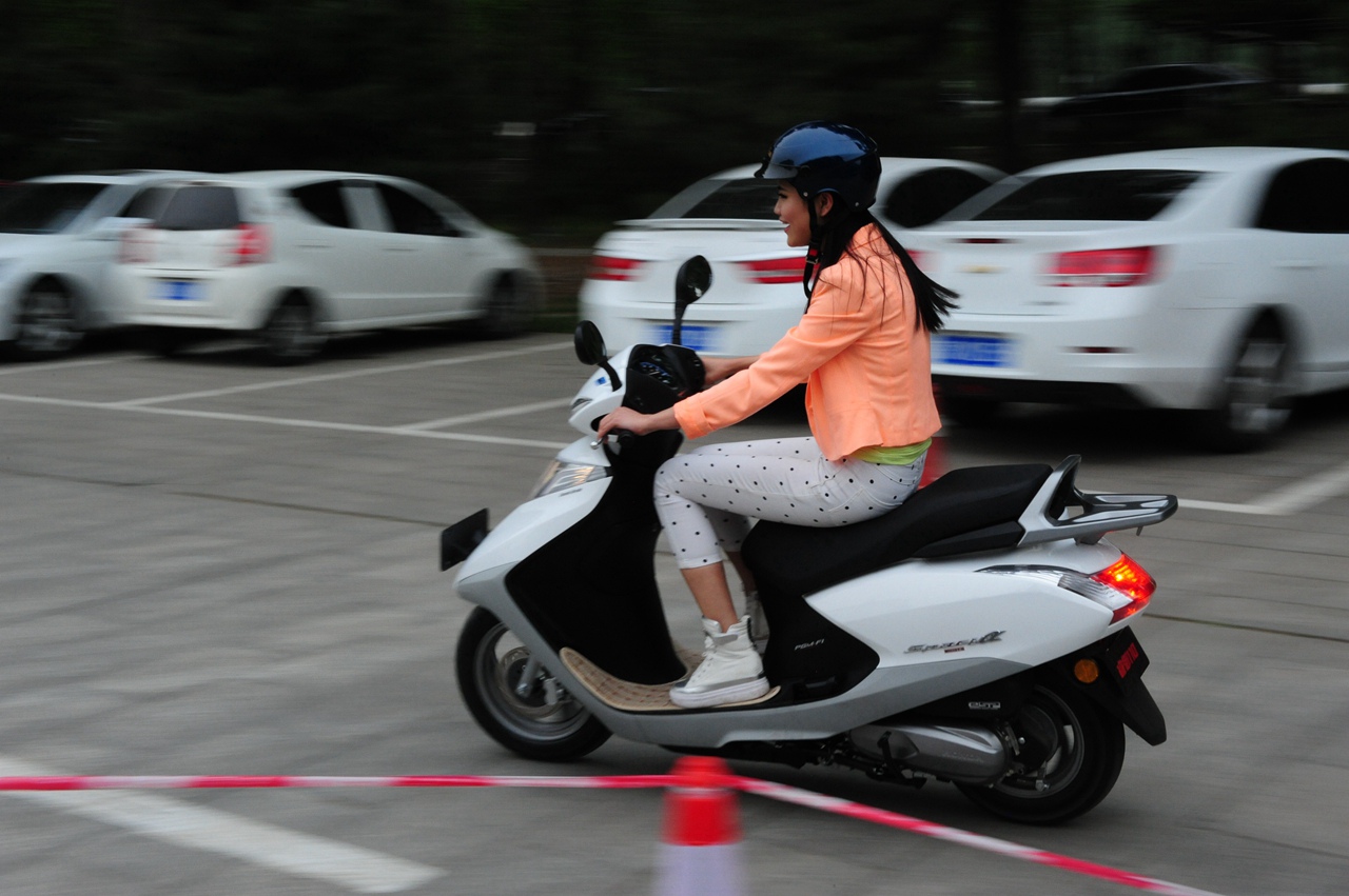 五羊-本田睿御110高清实拍_41418205_汽车图库_新浪汽车_新浪网